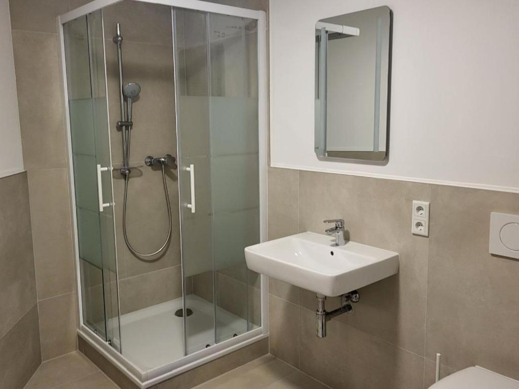 Monteurzimmer Mit Zwei Einzelnen Betten In Einer 3Zi Wohnung Mit Kuche Und Bad Osnabrück Esterno foto
